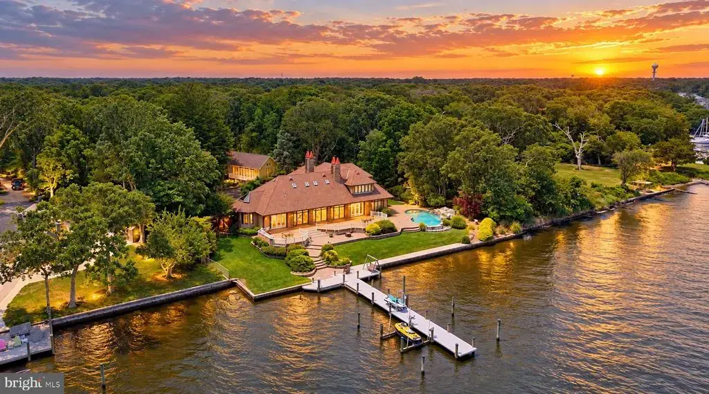 99 Holly Ln, BAYVILLE