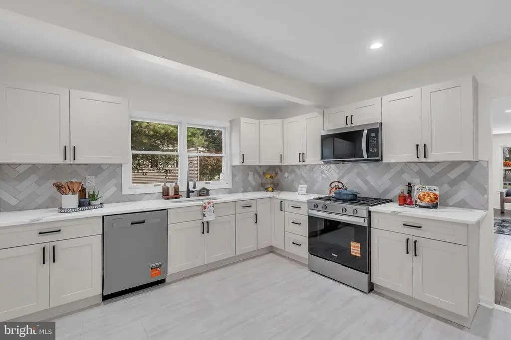 52 Betts Ave, LAWRENCEVILLE