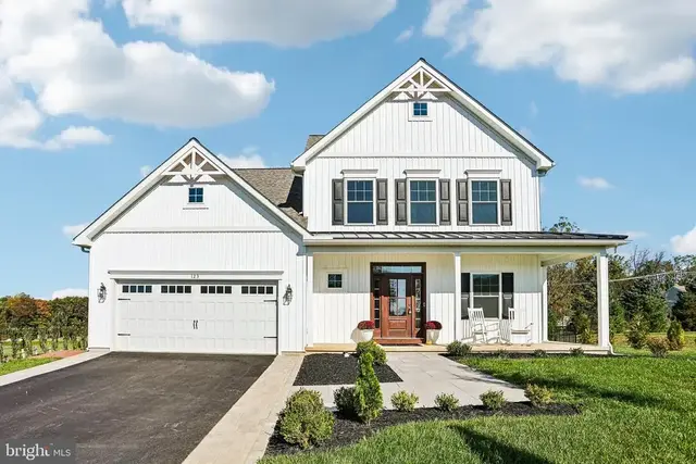 123 Evergreen Dr, Oxford