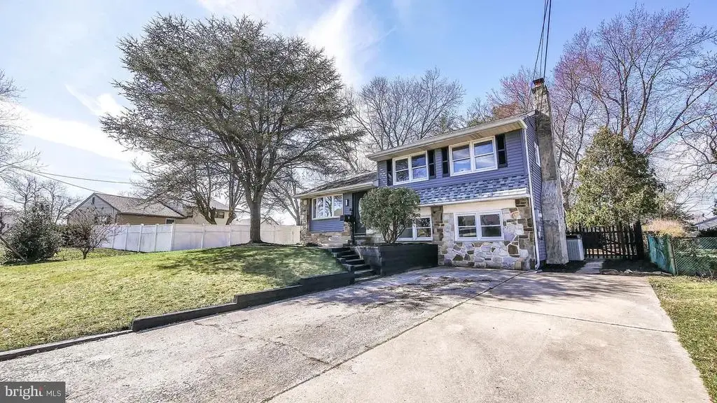 2 Green Ridge Rd, VOORHEES