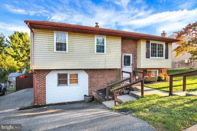 104 Pear St, Mohnton