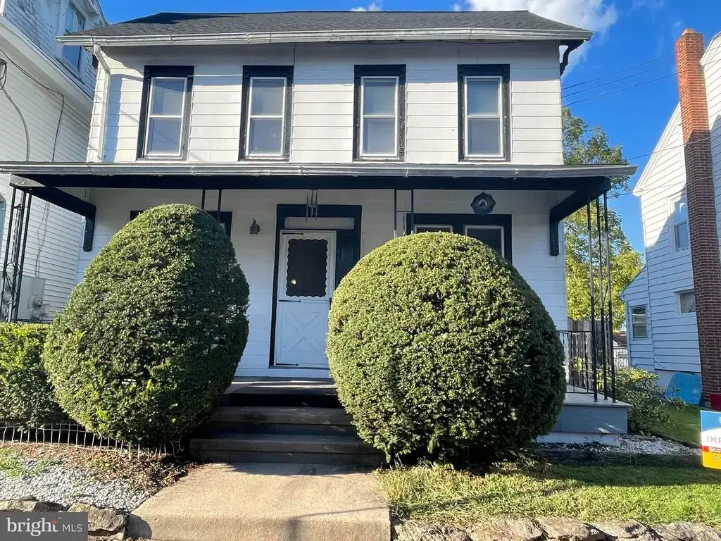 19 E Summit St, MOHNTON