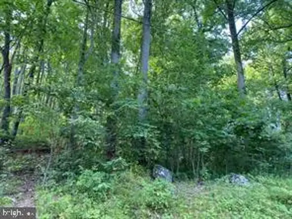 Briar Ln, FRONT ROYAL