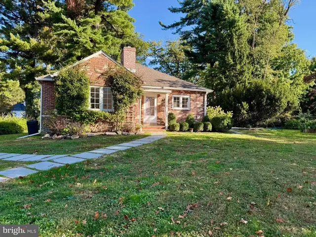 7 Hopeton Ln, Villanova