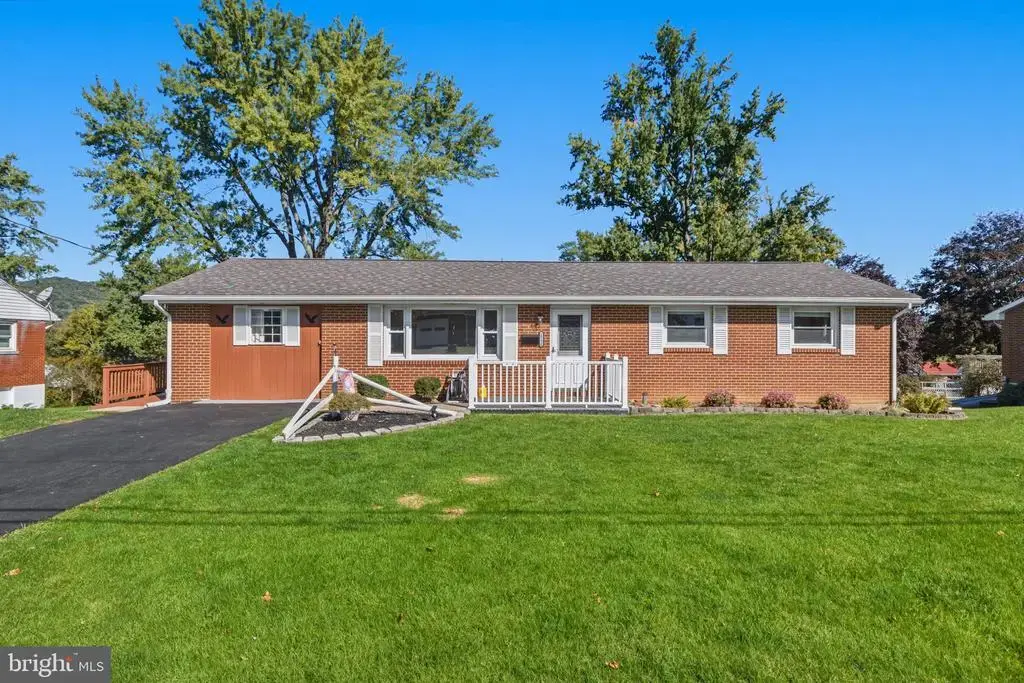 1017 E High St, BELLEFONTE