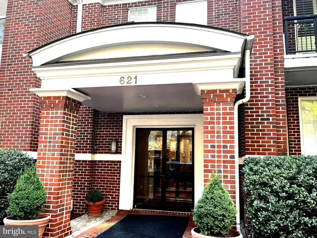 621 N Saint Asaph St #303, Alexandria