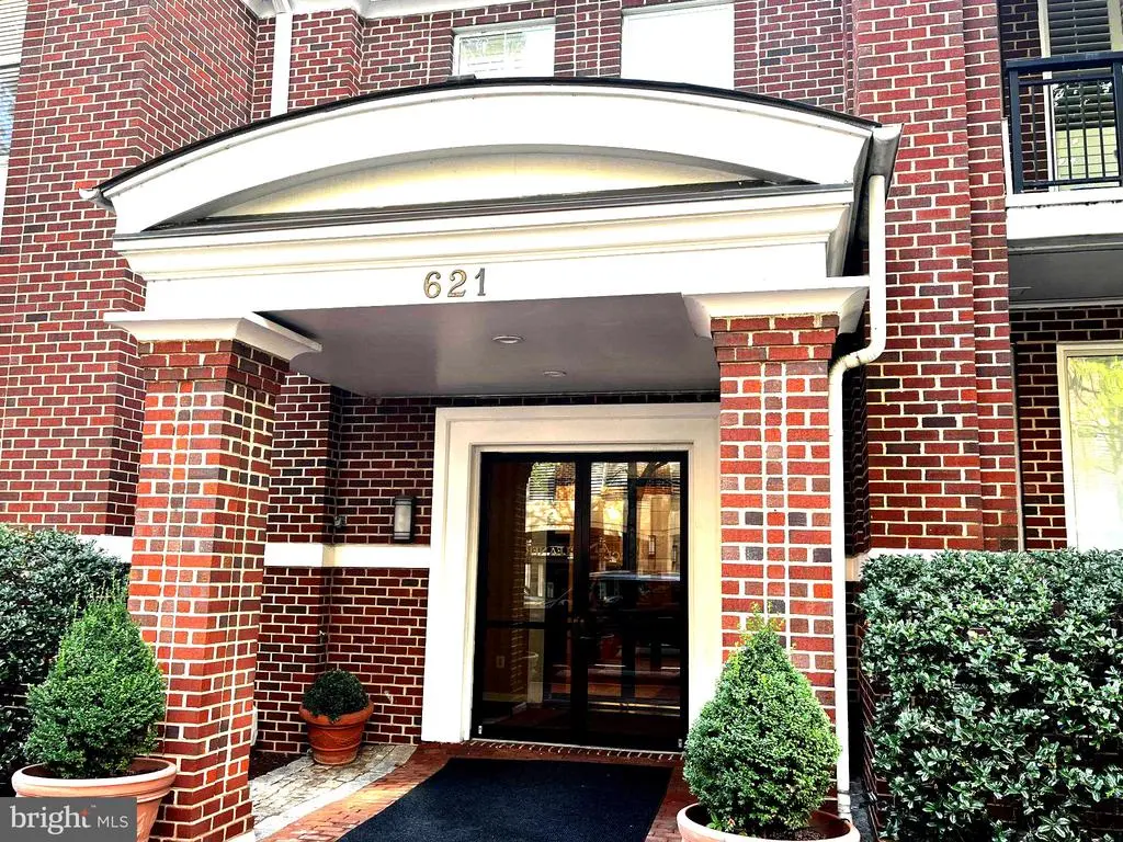621 N Saint Asaph St #303, ALEXANDRIA