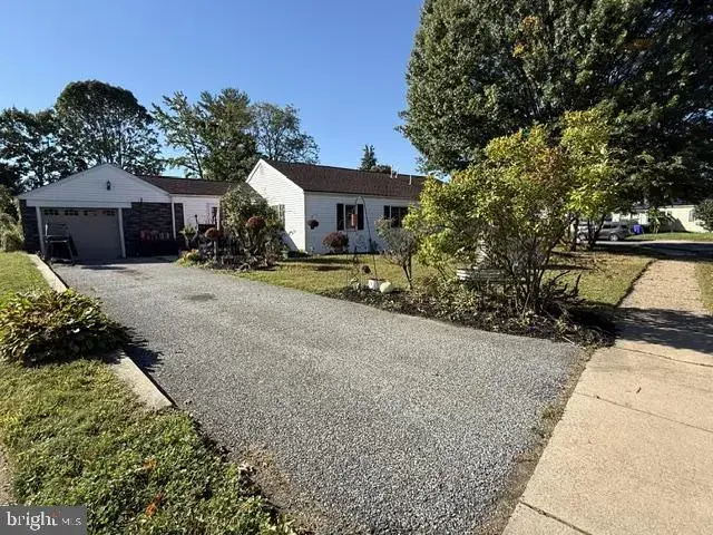 718 Woodsedge Rd, Wilmington