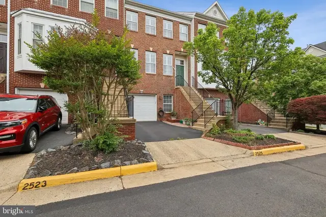 2525 James Madison Cir, Herndon