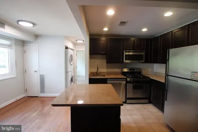 1221 N Quinn St #12, Arlington