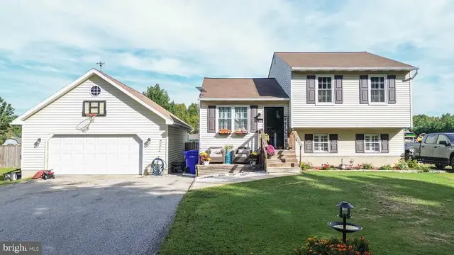412 Chesapeake Ave, Stevensville