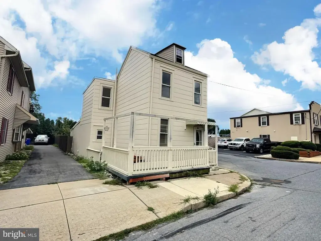 22 Belvedere Ave, READING