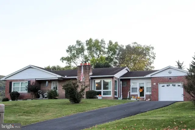 112 Long Dr, Lavale