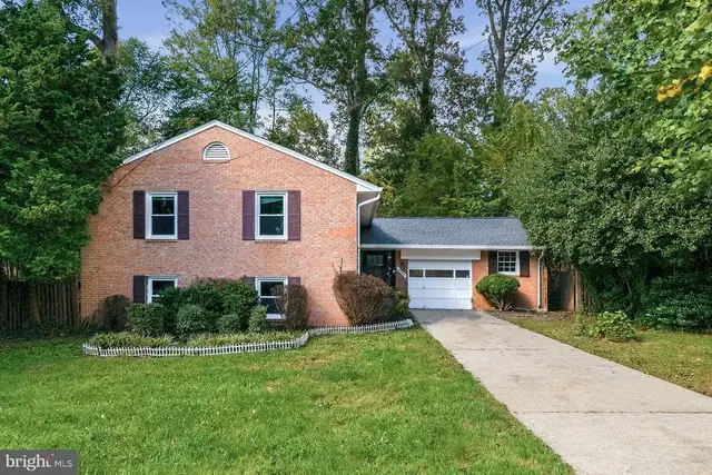 8706 Braeburn Dr, Annandale