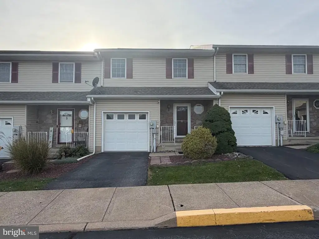 4 Monmouth Ct, EASTON