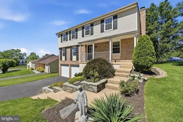 6816 Rock Creek Ct, Alexandria