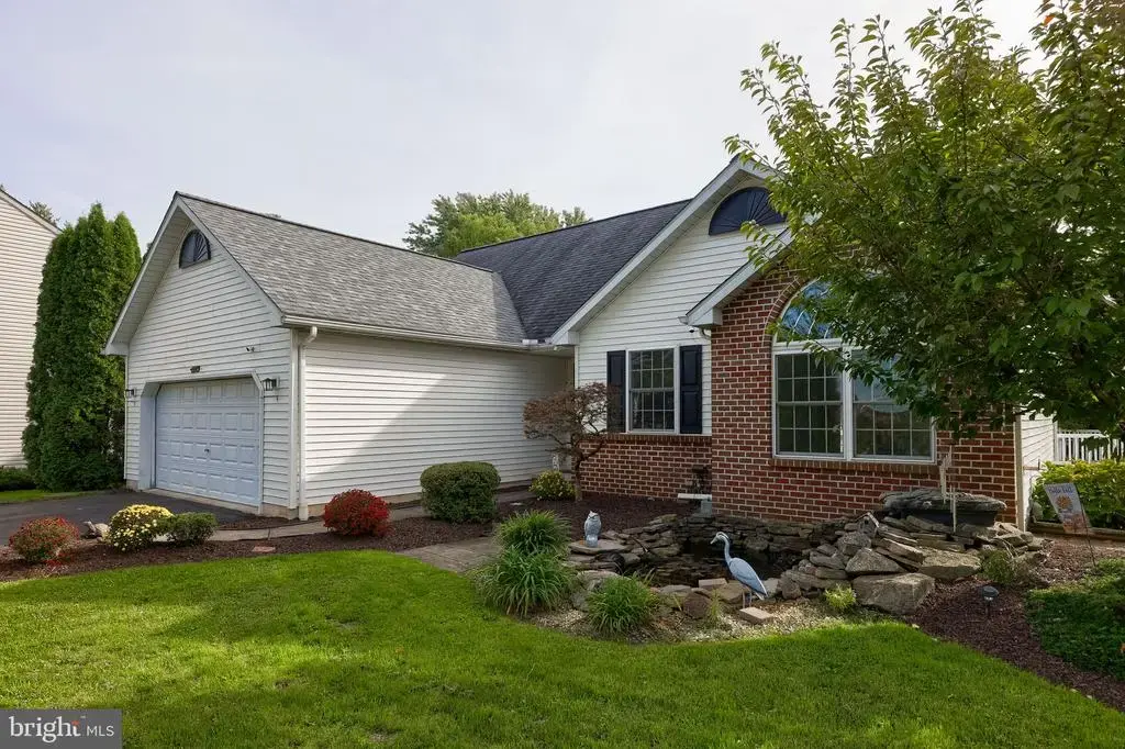 4910 Green Tree Rd, READING