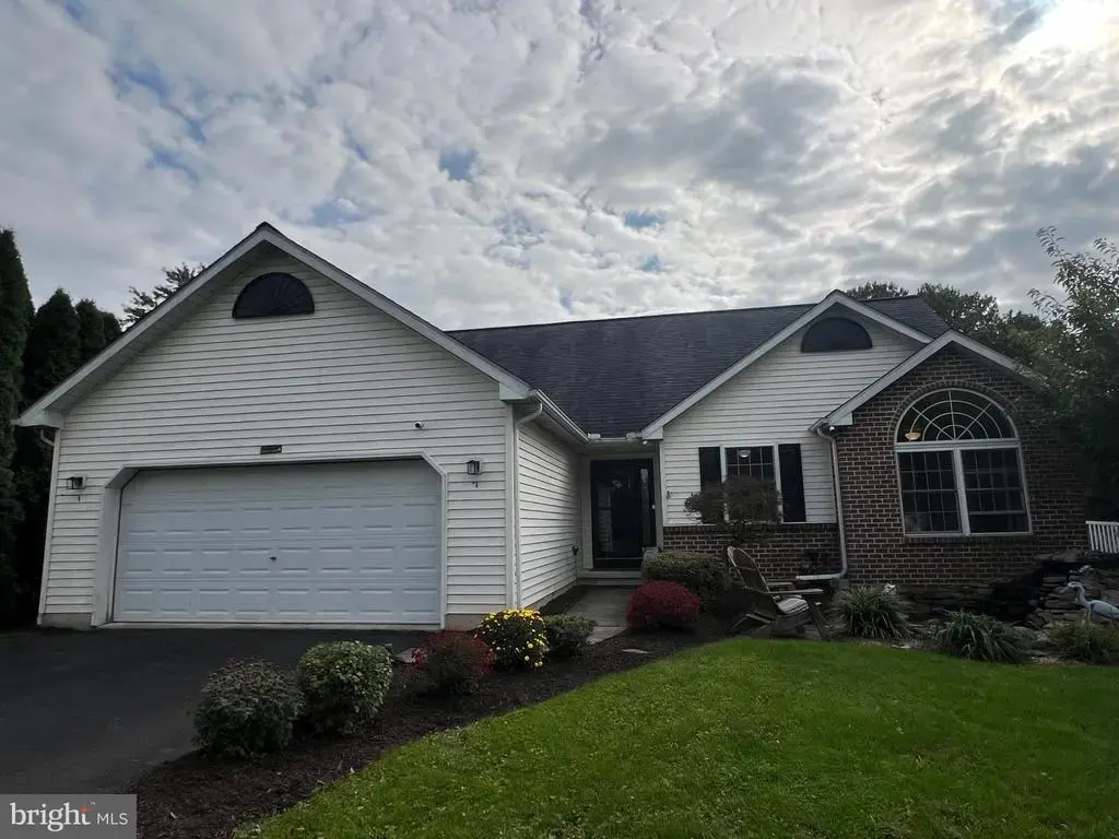 4910 Green Tree Rd, READING