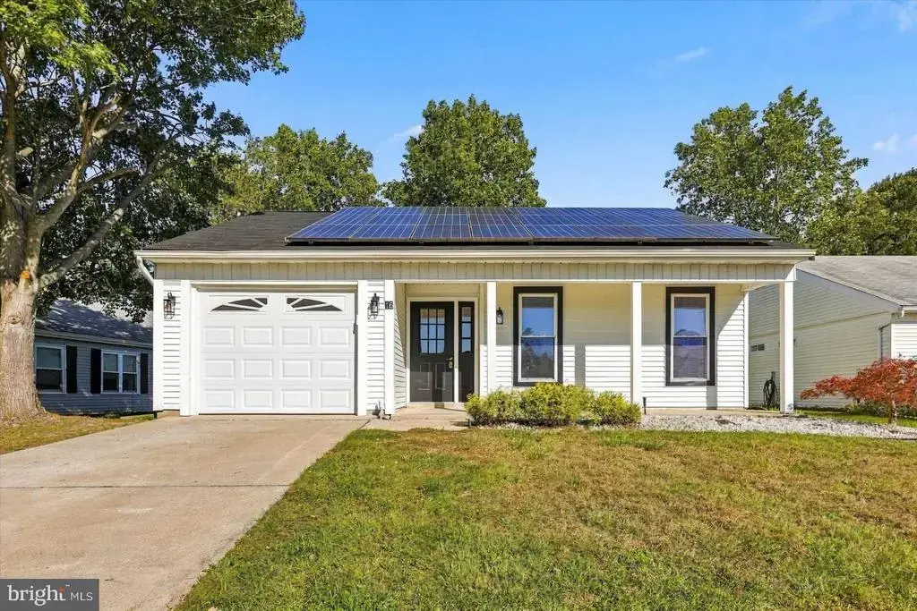 16 Dunstable Rd, SOUTHAMPTON TWP