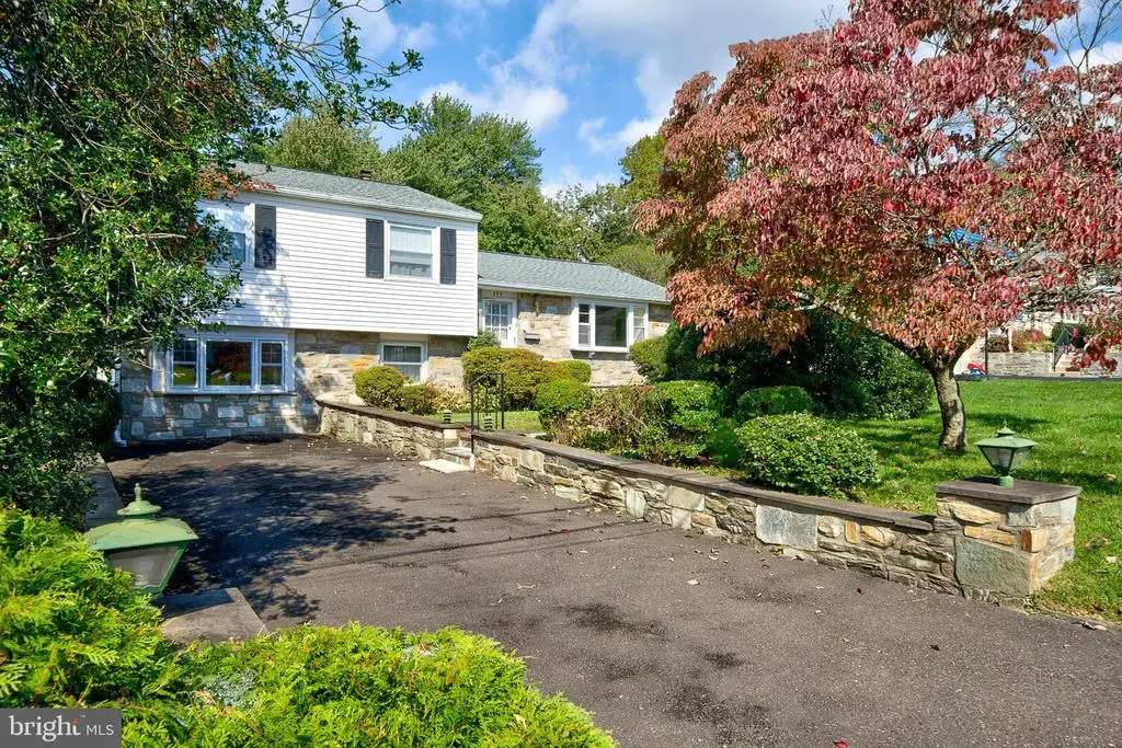 694 Glen Rd, WARMINSTER