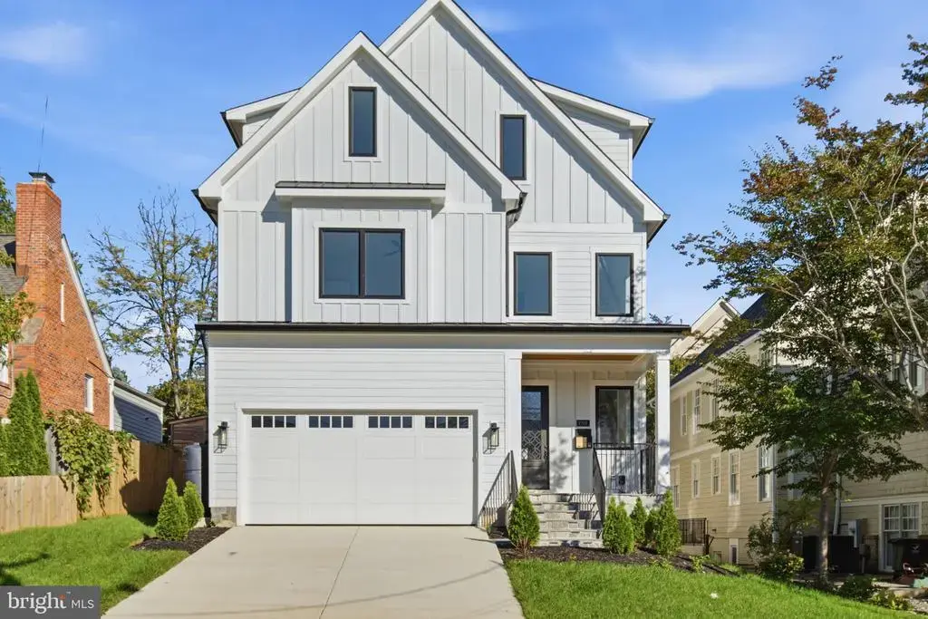 1905 N Taylor St, ARLINGTON