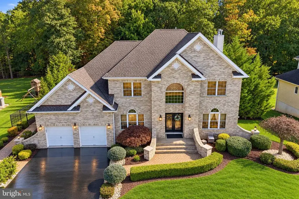 10 Treetops Dr, MONROE TOWNSHIP