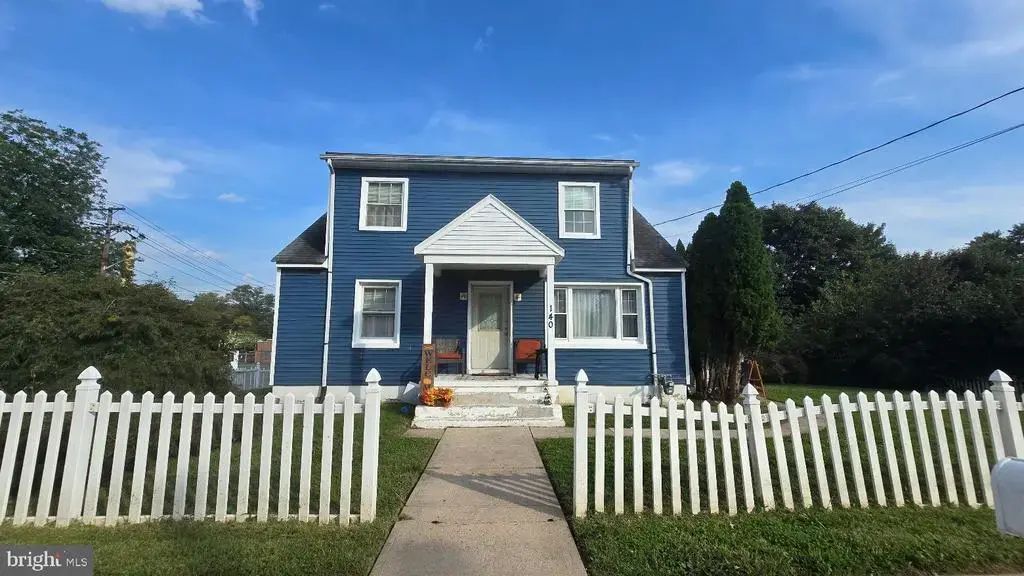 140 Robbins Ave, EWING