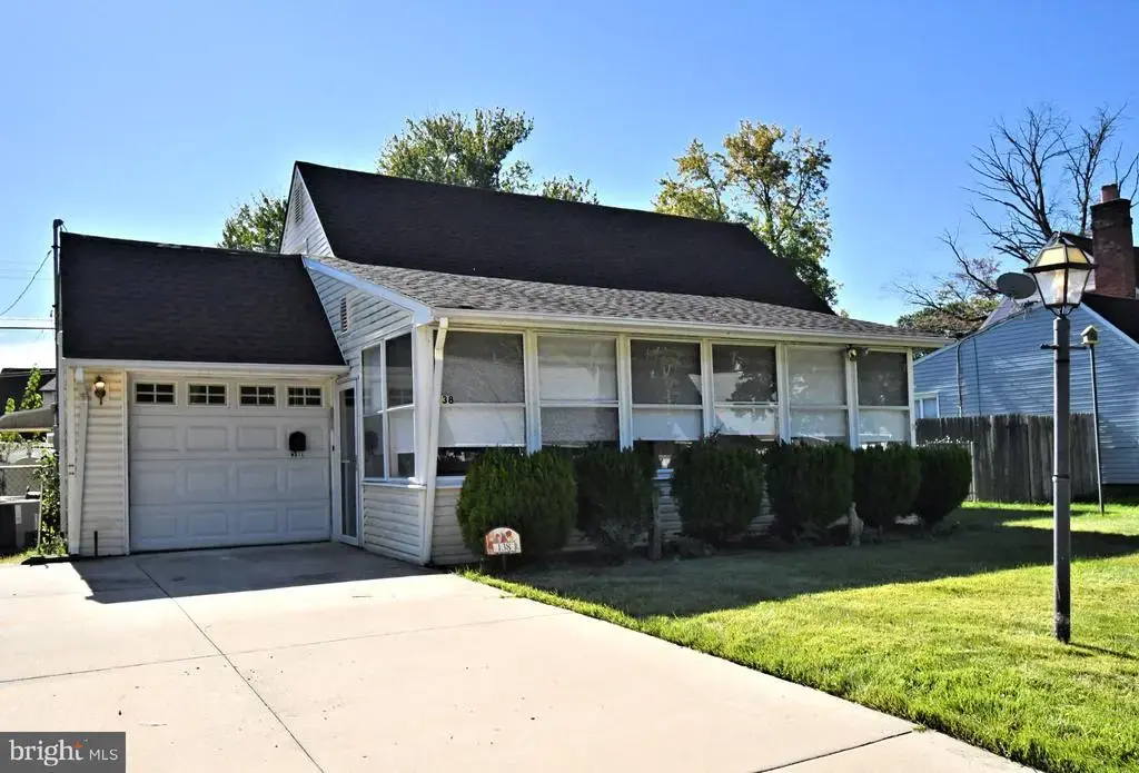 138 Village Ln, LEVITTOWN