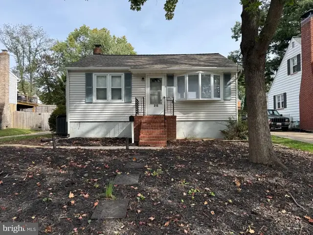 215 Sycamore Rd, Linthicum Heights