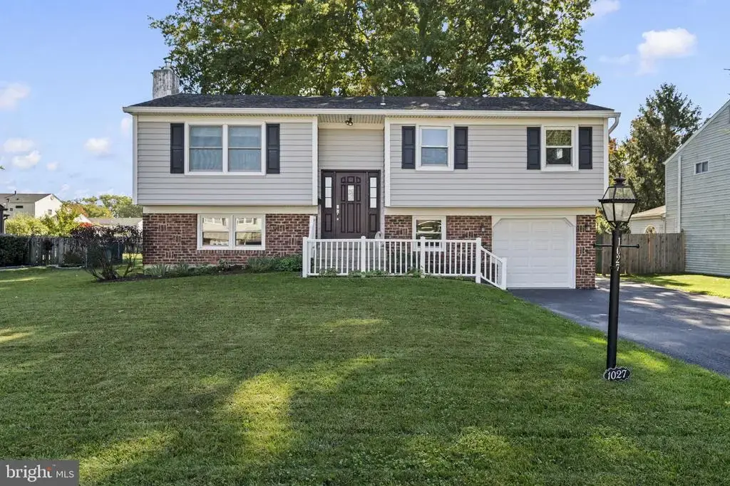 1027 Oakwood Dr, WARMINSTER