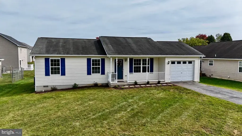 427 Dinali Dr, MARTINSBURG