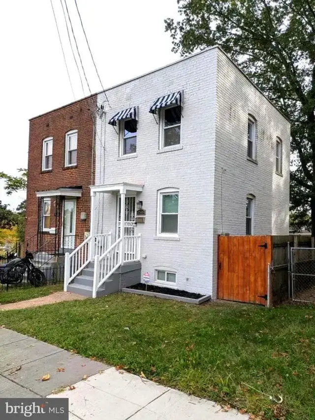 4549 Eads Ne, Washington