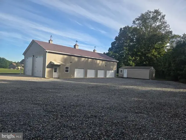 28 Beaver Dam Dr, Milford