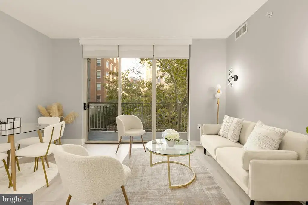 820 N Pollard St #210, ARLINGTON