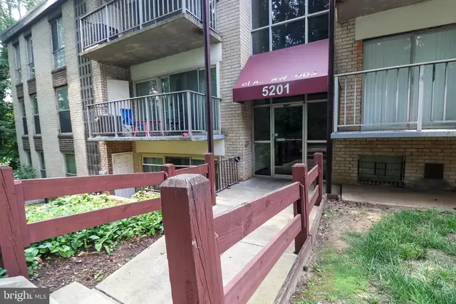 5201 Newton St #202, Bladensburg