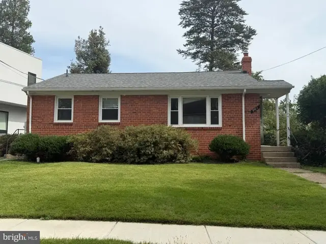 9911 Mayfield Dr, Bethesda