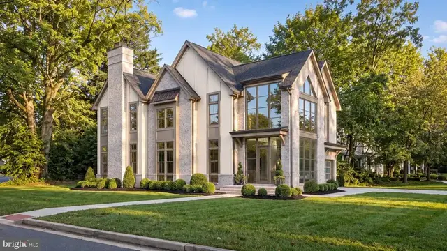 5401 Moorland Ln, Bethesda