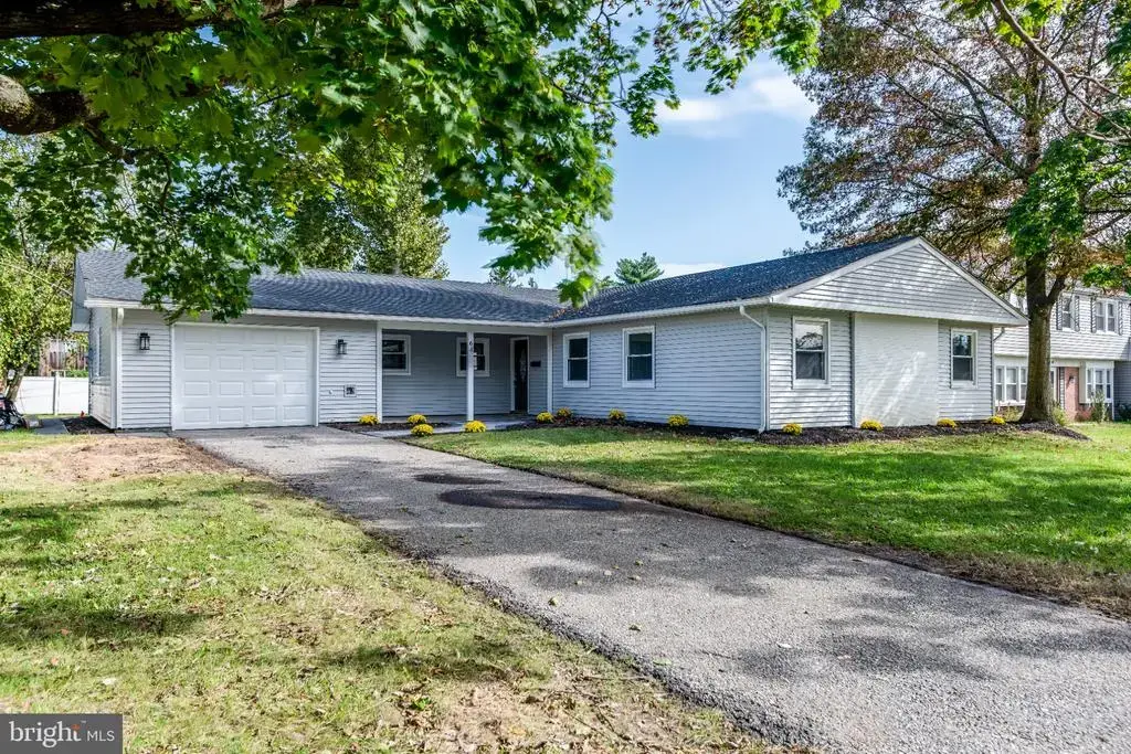64 Twisting Ln, WILLINGBORO