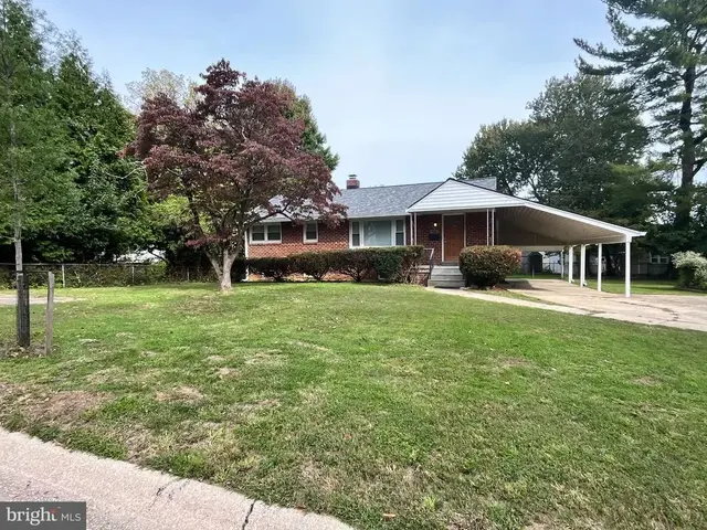 718 Maple Ave, Rockville