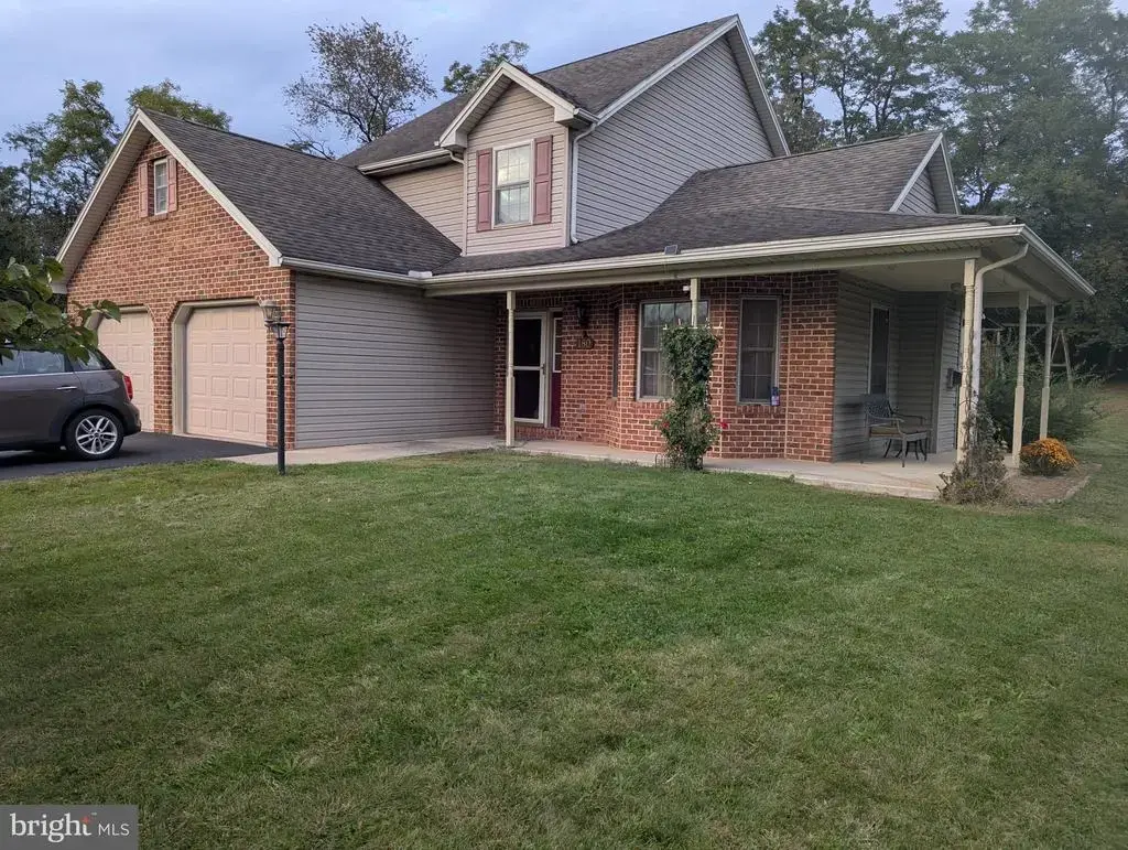 180 N Blackberry Ln, FAYETTEVILLE