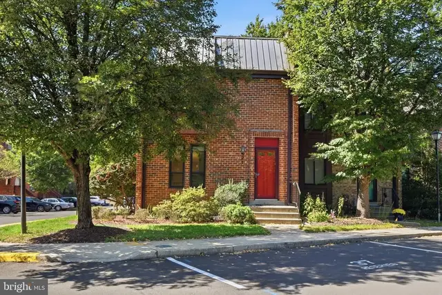 521 Brummel Ct Nw #521, Washington