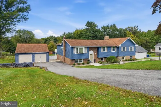 6916 Stratford Dr, Sykesville