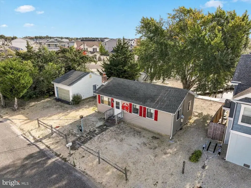 11 Sylvia Ln, MANAHAWKIN