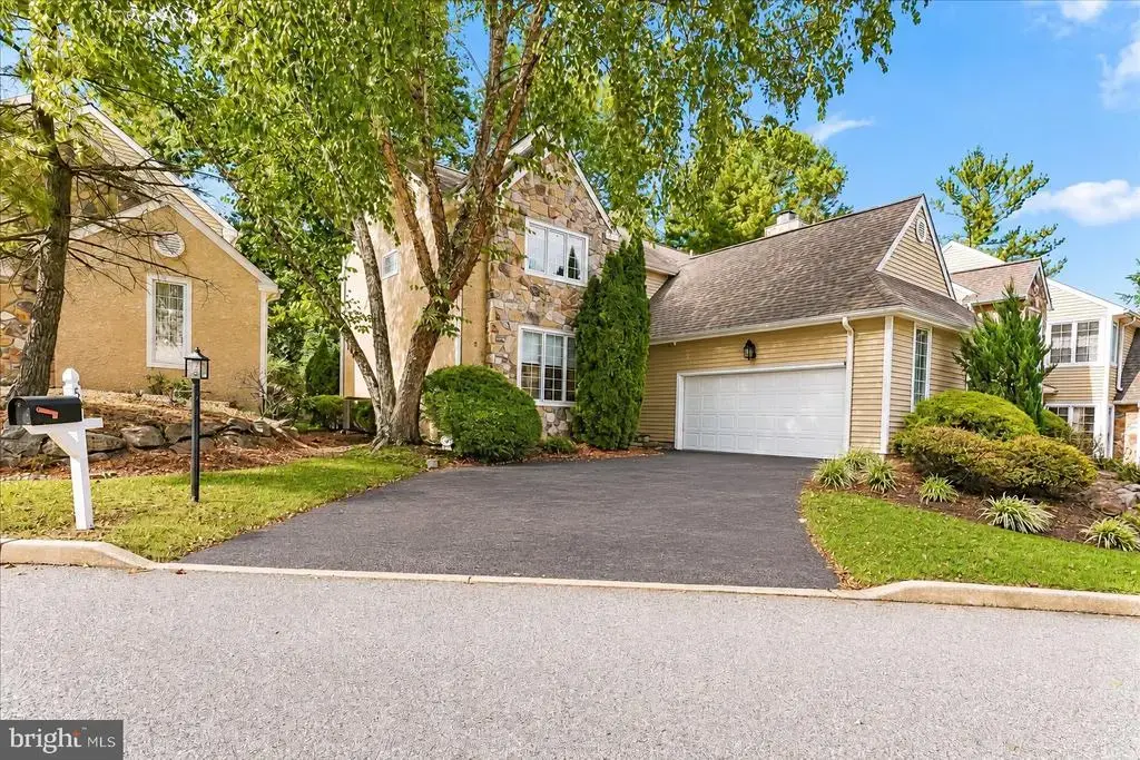 53 Bridle Way, NEWTOWN SQUARE