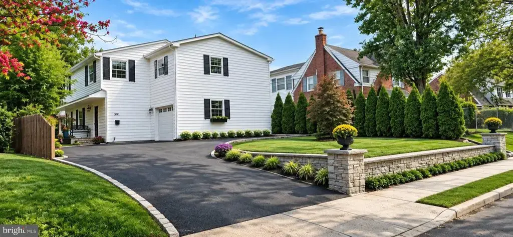 391 Sugartown Rd, WAYNE
