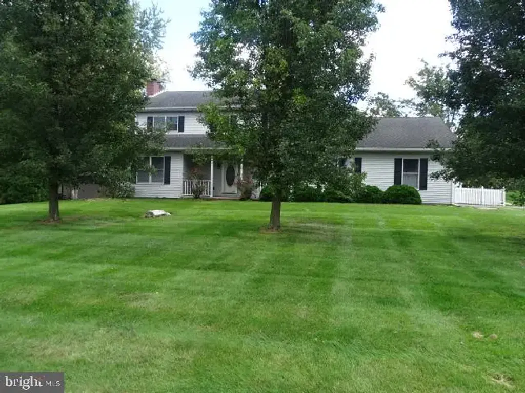 438 Larkspur Ln, CHAMBERSBURG