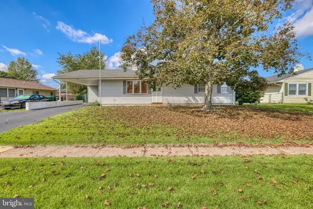 43 Shepherd Ln, Levittown
