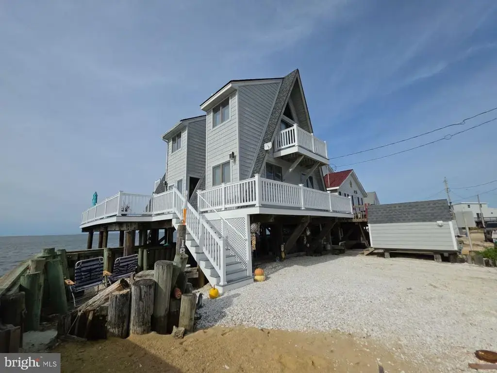 184 Cove Rd S, NEWPORT