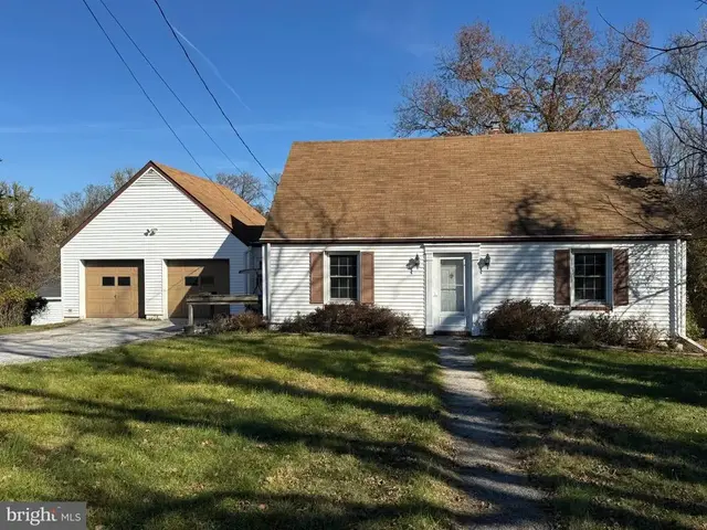 8711 Emge Rd, Parkville
