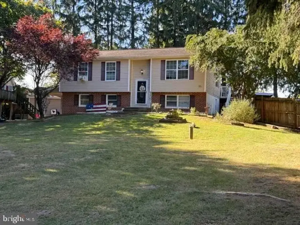 35 Salty Ln, FALLING WATERS